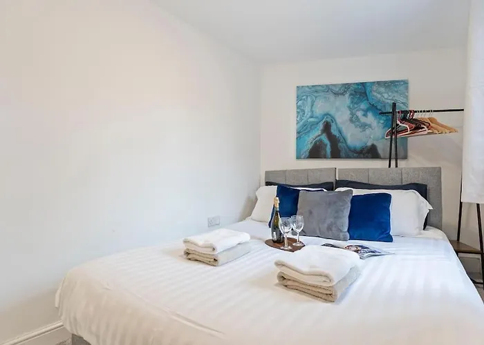 Ava\'S City Stay Near Waterworld